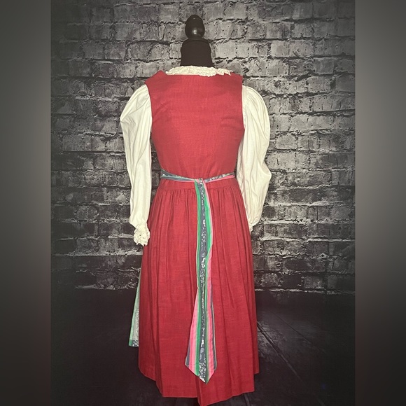 Bavarian Oktoberfest Dirndl - Picture 5 of 5